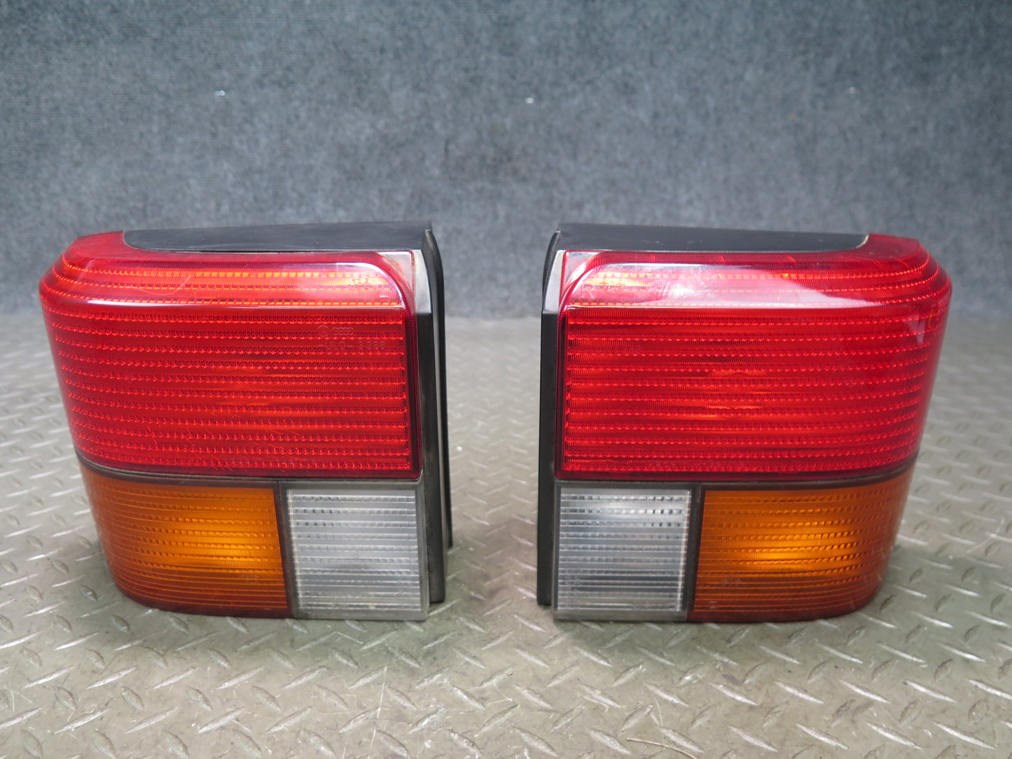 99-03 VW Eurovan T4 Set of 2 Rear Left & Right Tail Light Lamp OEM