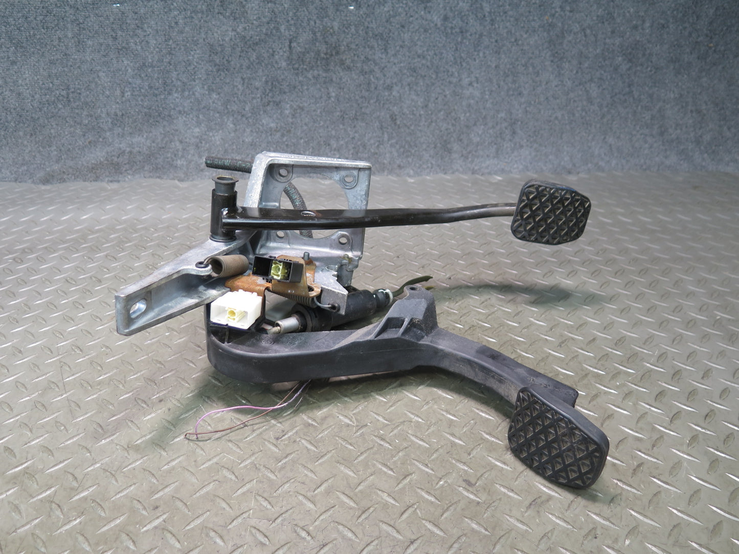 96-02 BMW E36/7 Z3 Clutch & Brake Pedal Assembly OEM