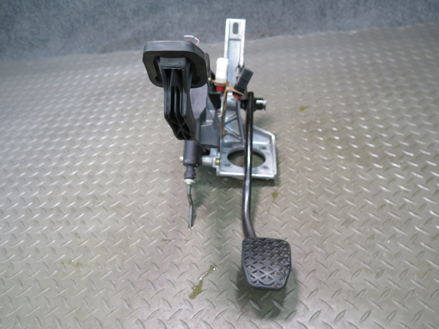 96-02 BMW E36/7 Z3 Clutch & Brake Pedal Assembly OEM