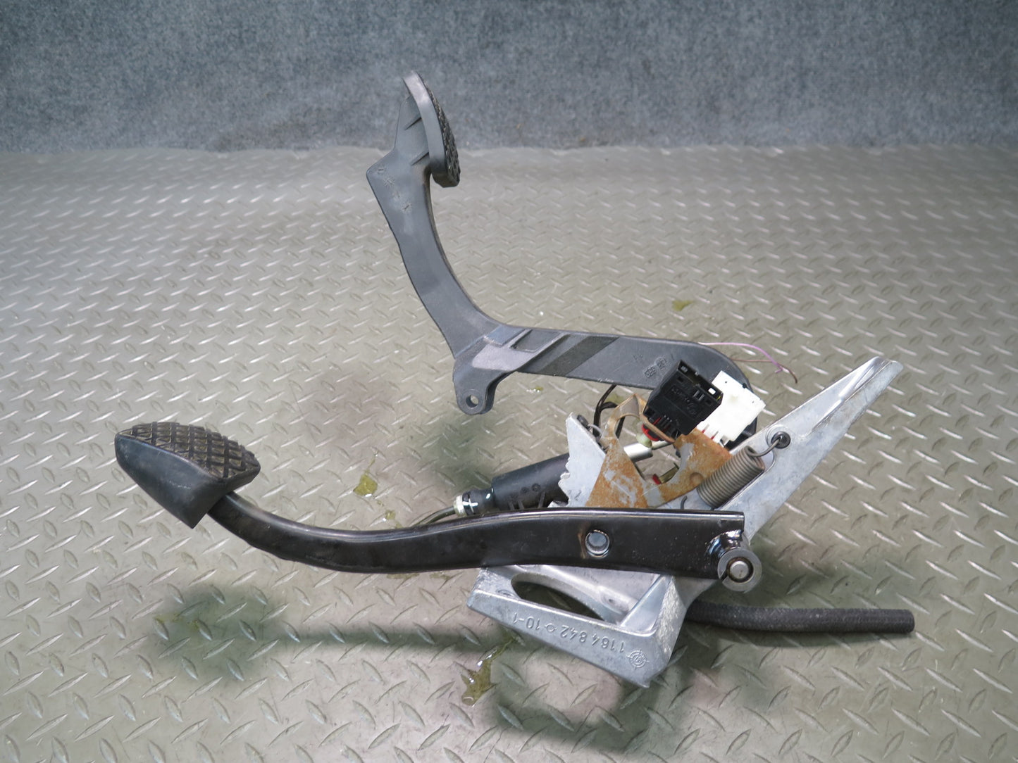 96-02 BMW E36/7 Z3 Clutch & Brake Pedal Assembly OEM