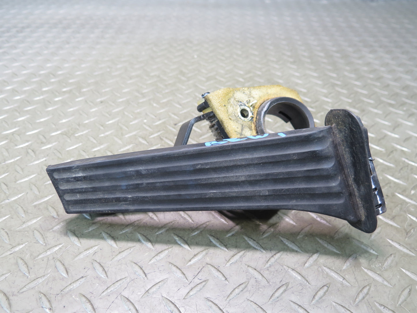 96-02 BMW E36/7 Z3 Gas Acceleration Pedal w Lever Bracket OEM