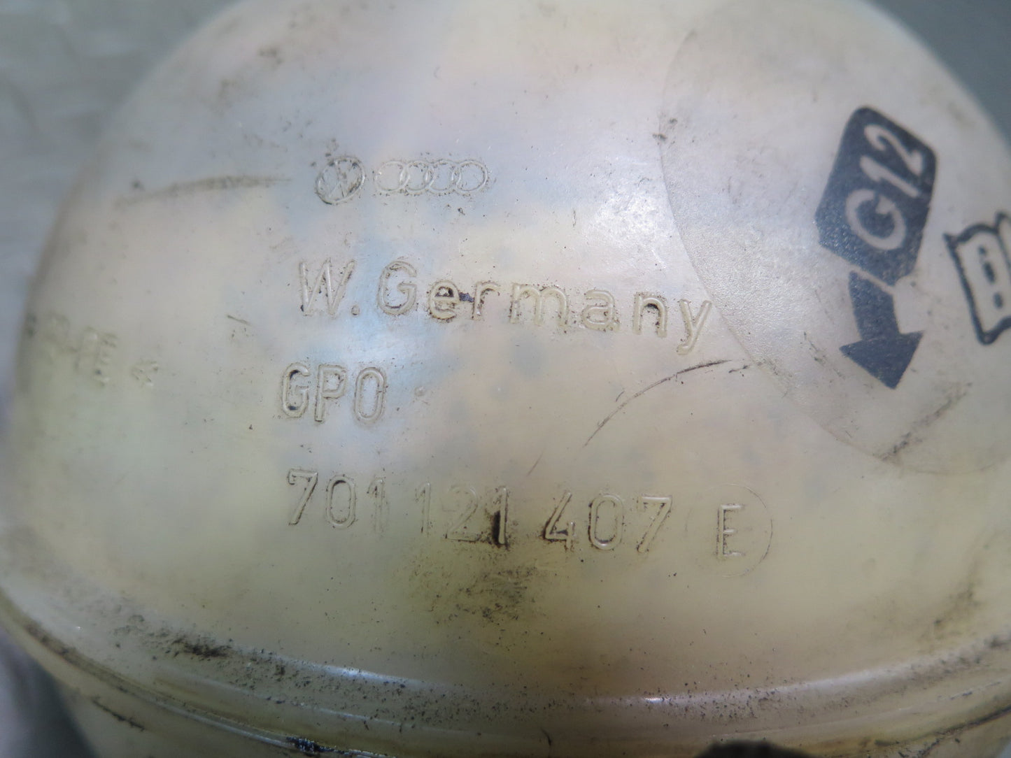 01-03 VW Eurovan T4 2.8L Engine Coolant Expansion Overflow Reservoir Tank OEM