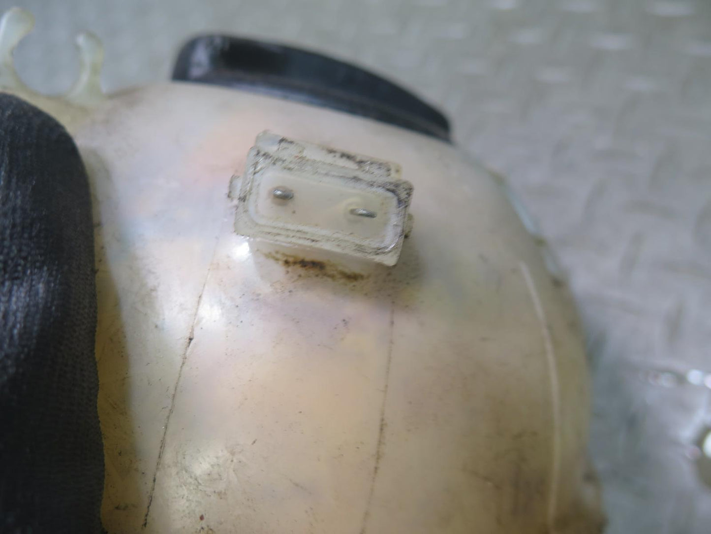 01-03 VW Eurovan T4 2.8L Engine Coolant Expansion Overflow Reservoir Tank OEM