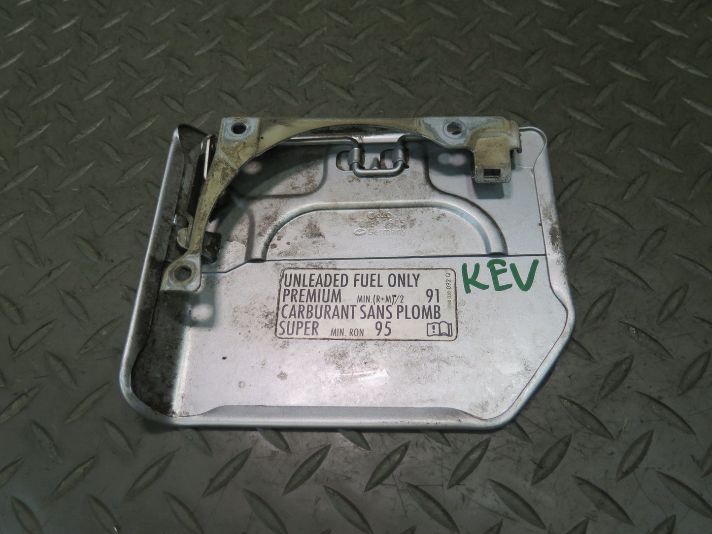 97-03 VW Eurovan T4 Fuel Tank Filler Door Lid Cover Reflex Silver OEM