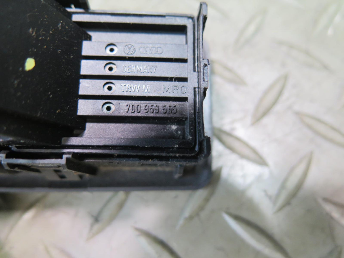 99-03 VW Eurovan T4 Front Left Door Master Power Window Switch 7D0959565 OEM