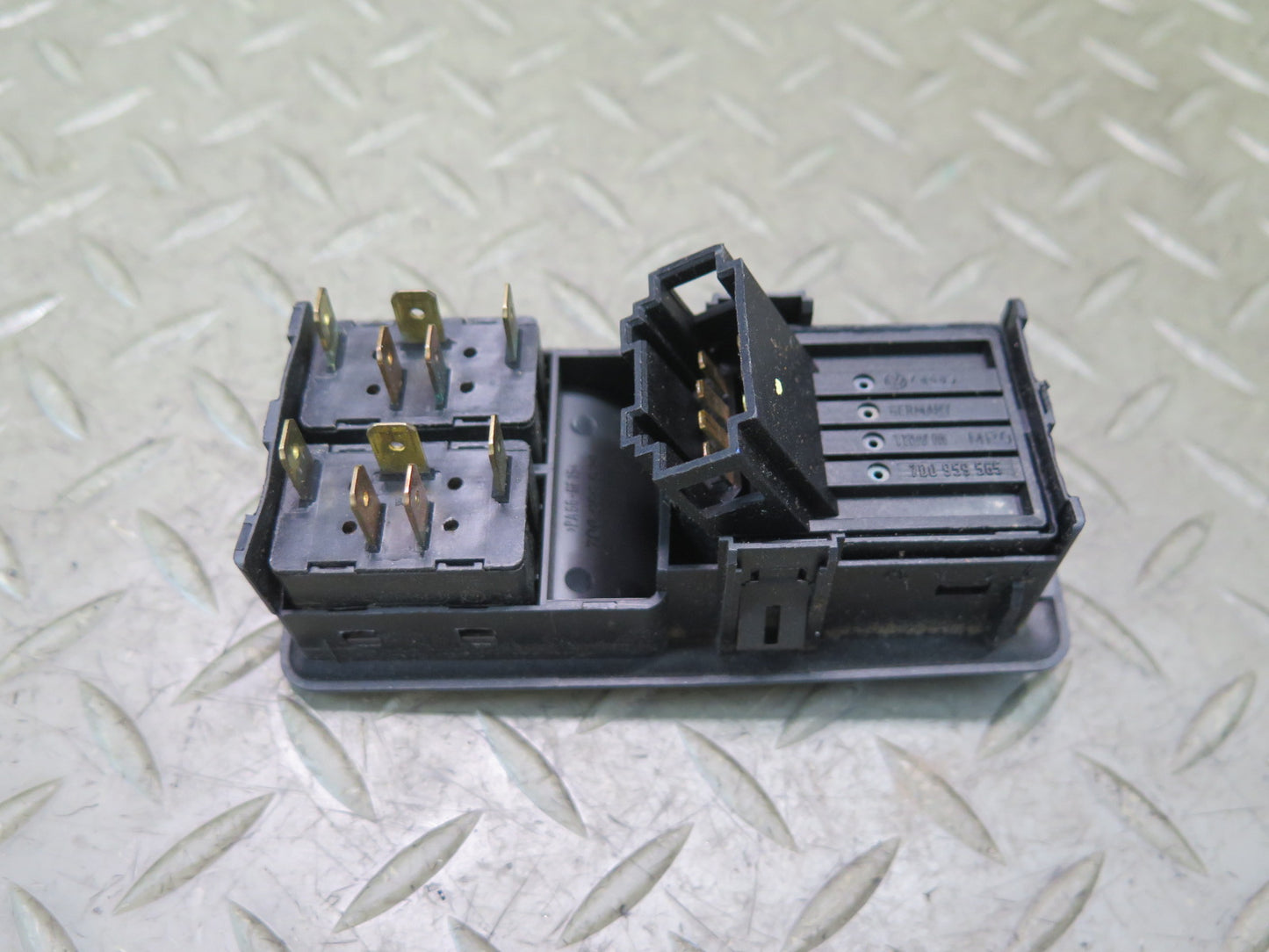 99-03 VW Eurovan T4 Front Left Door Master Power Window Switch 7D0959565 OEM