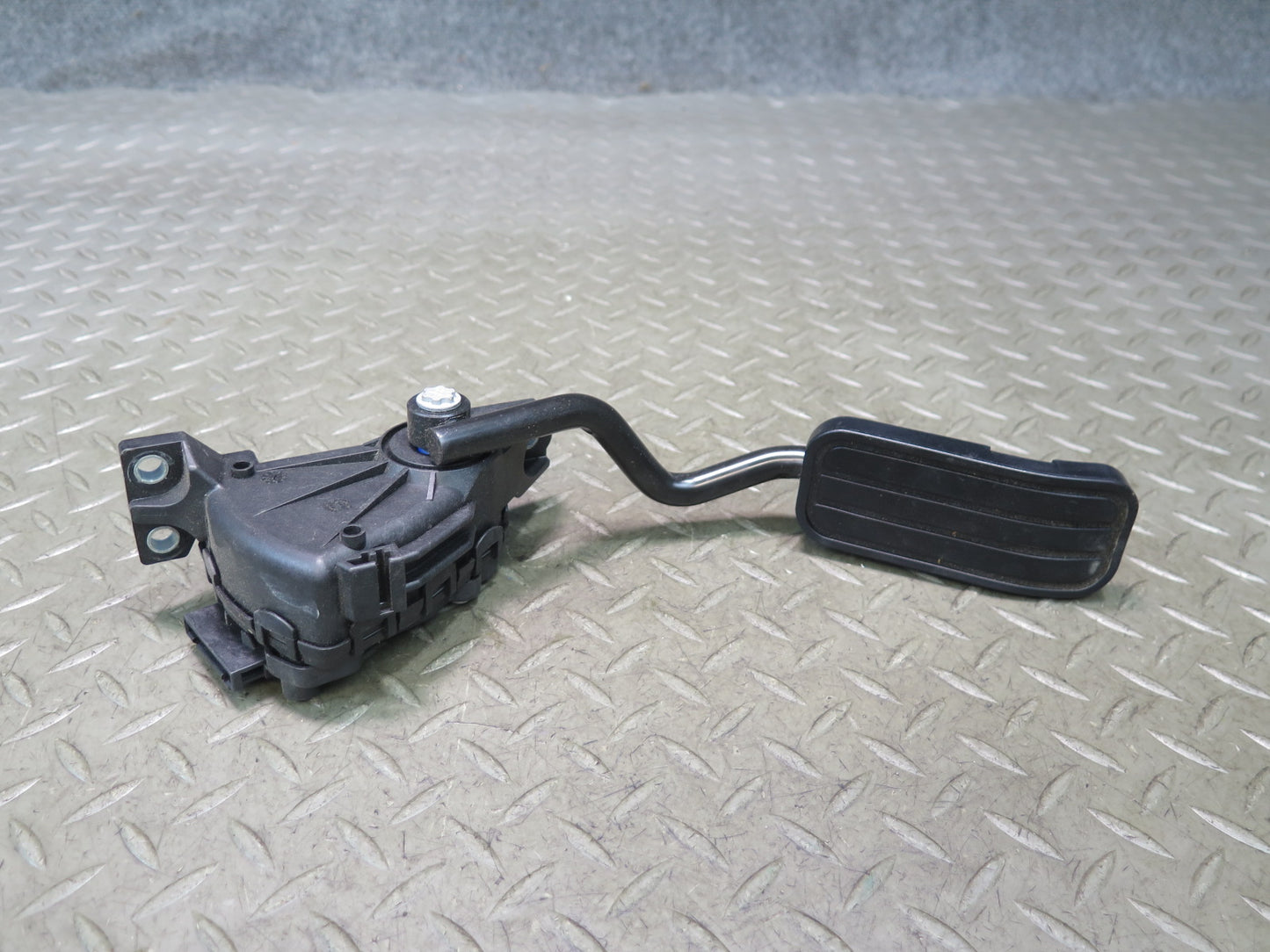 01-03 VW Eurovan T4 Gas Acceleration Throttle Pedal 7D1723507E OEM