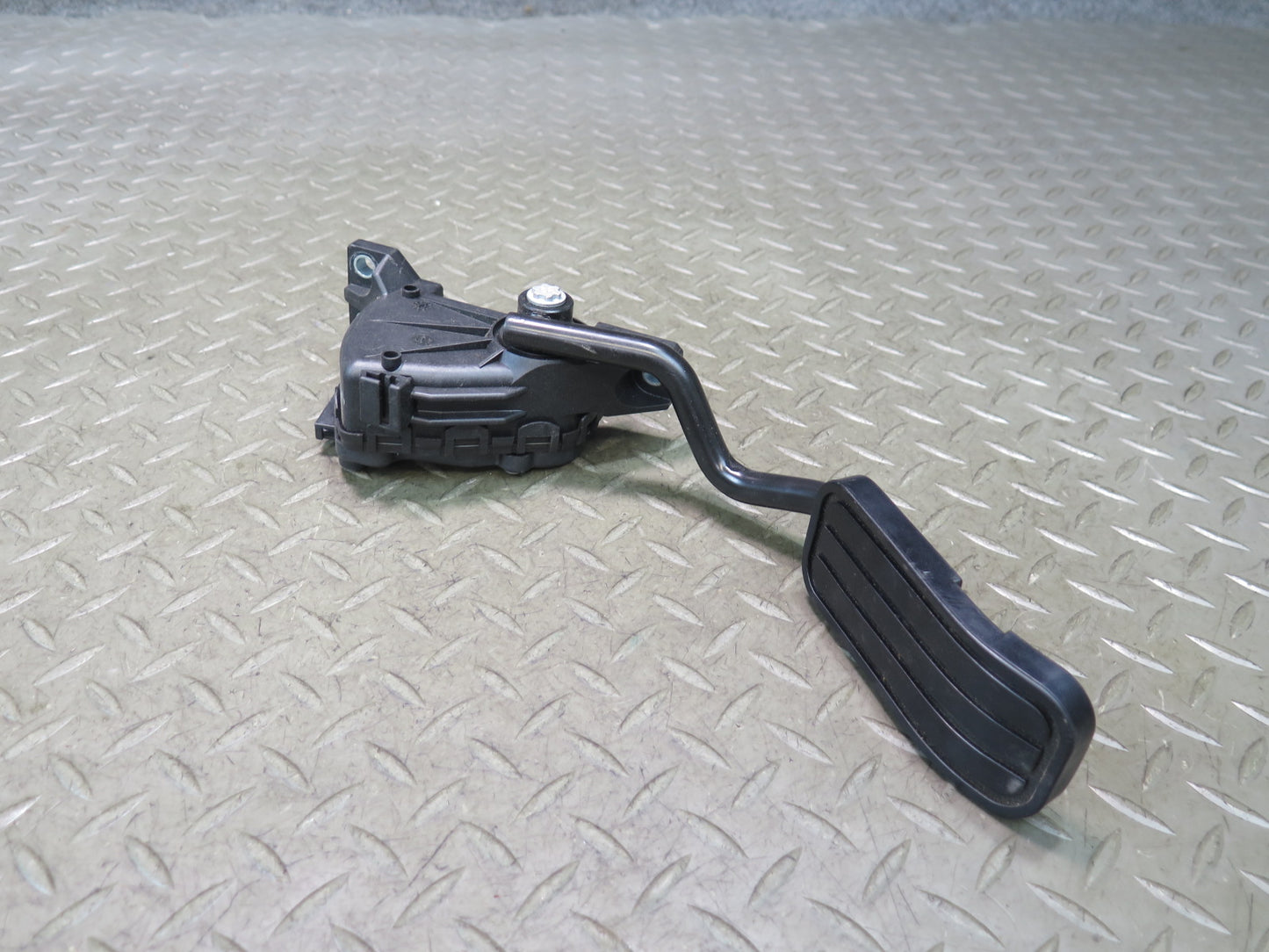 01-03 VW Eurovan T4 Gas Acceleration Throttle Pedal 7D1723507E OEM