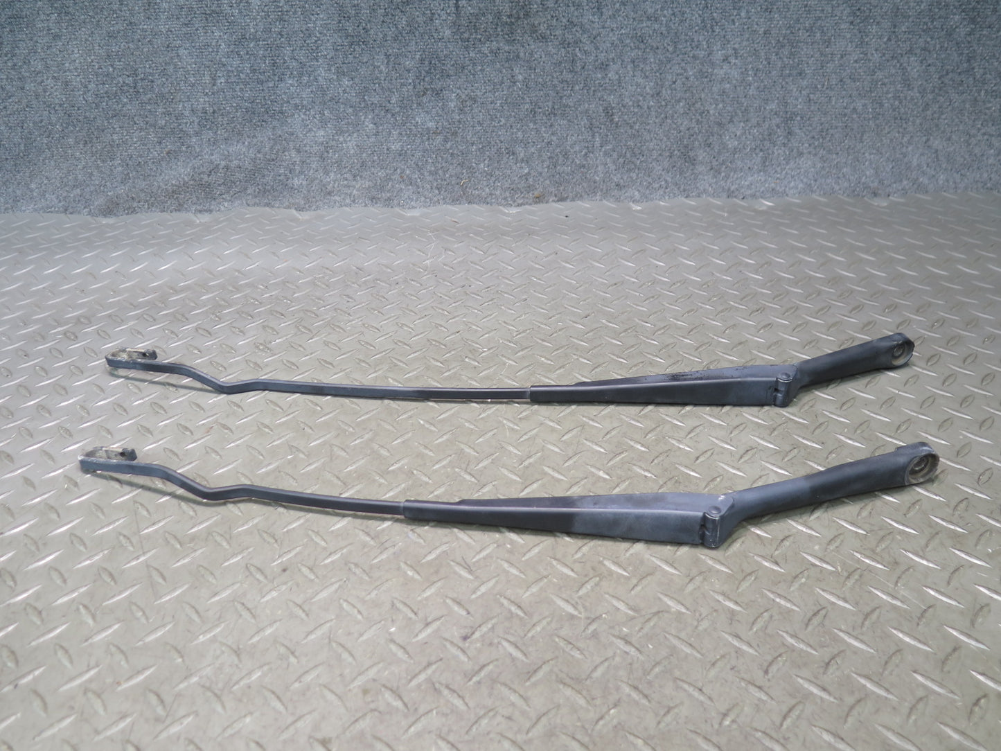 99-03 VW Eurovan T4 Set of 2 Front Windshield Left & Right Wiper Arm OEM