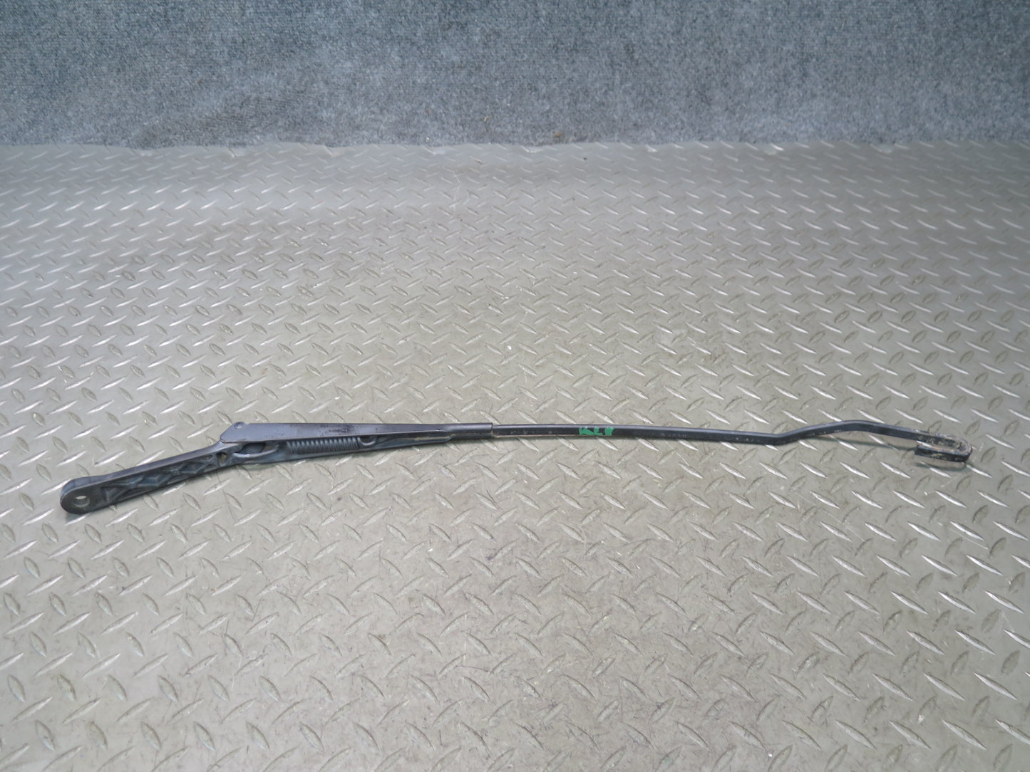 99-03 VW Eurovan T4 Set of 2 Front Windshield Left & Right Wiper Arm OEM