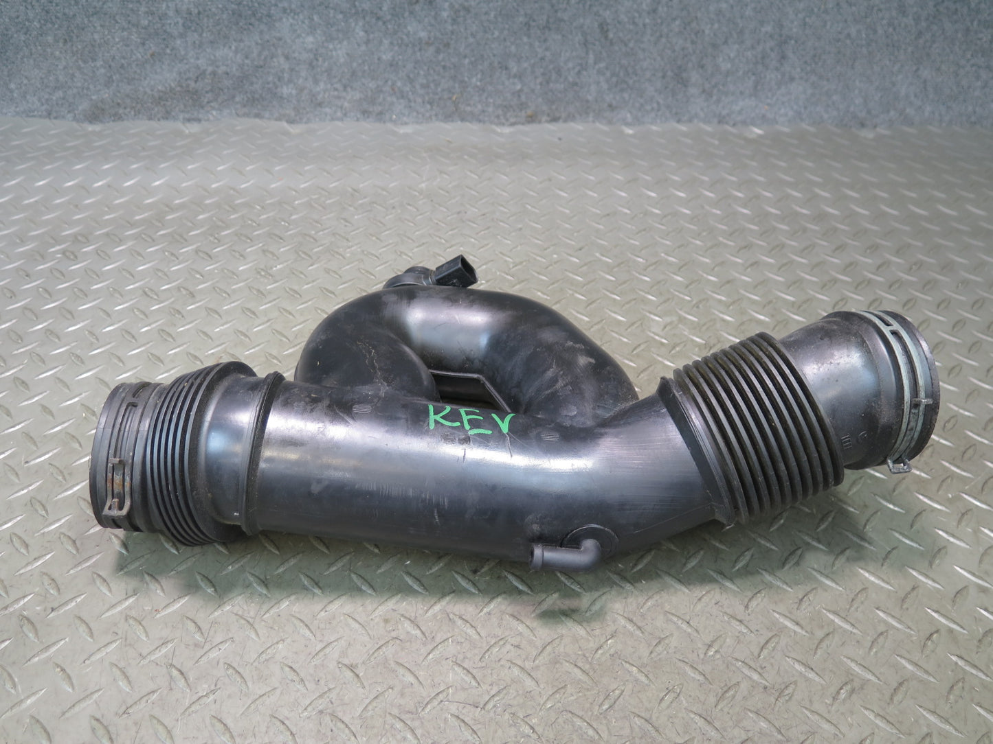 02-03 VW Eurovan T4 2.8 Engine Air Intake Duct Hose Pipe w Sensor 022129627C OEM