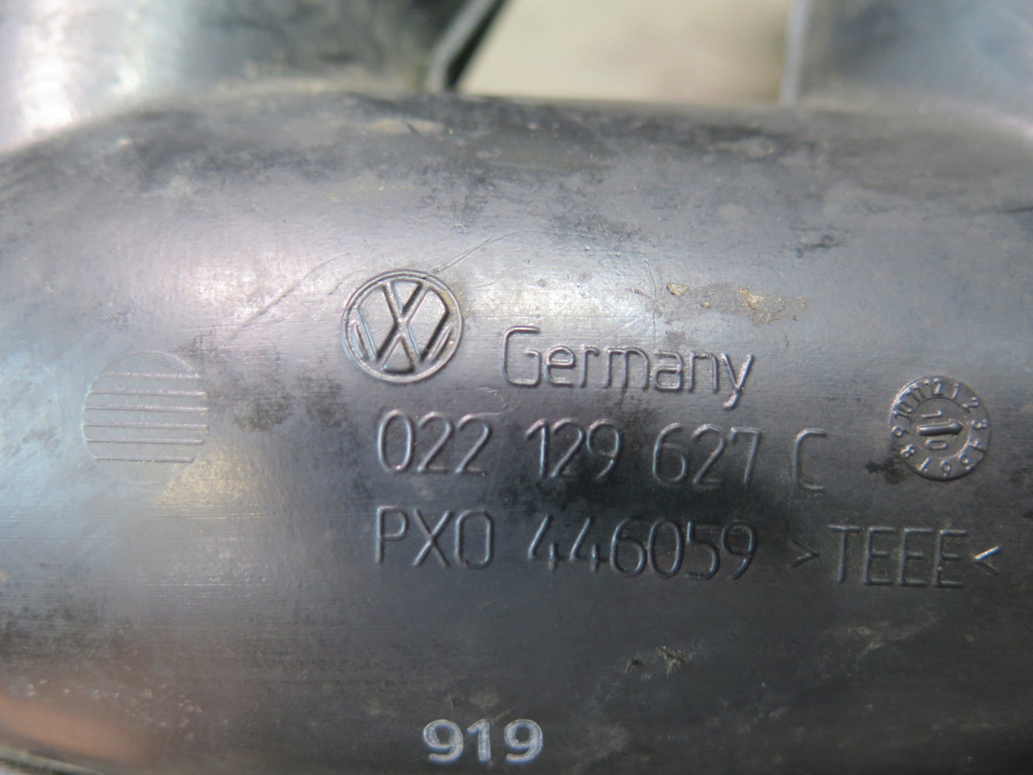 02-03 VW Eurovan T4 2.8 Engine Air Intake Duct Hose Pipe w Sensor 022129627C OEM