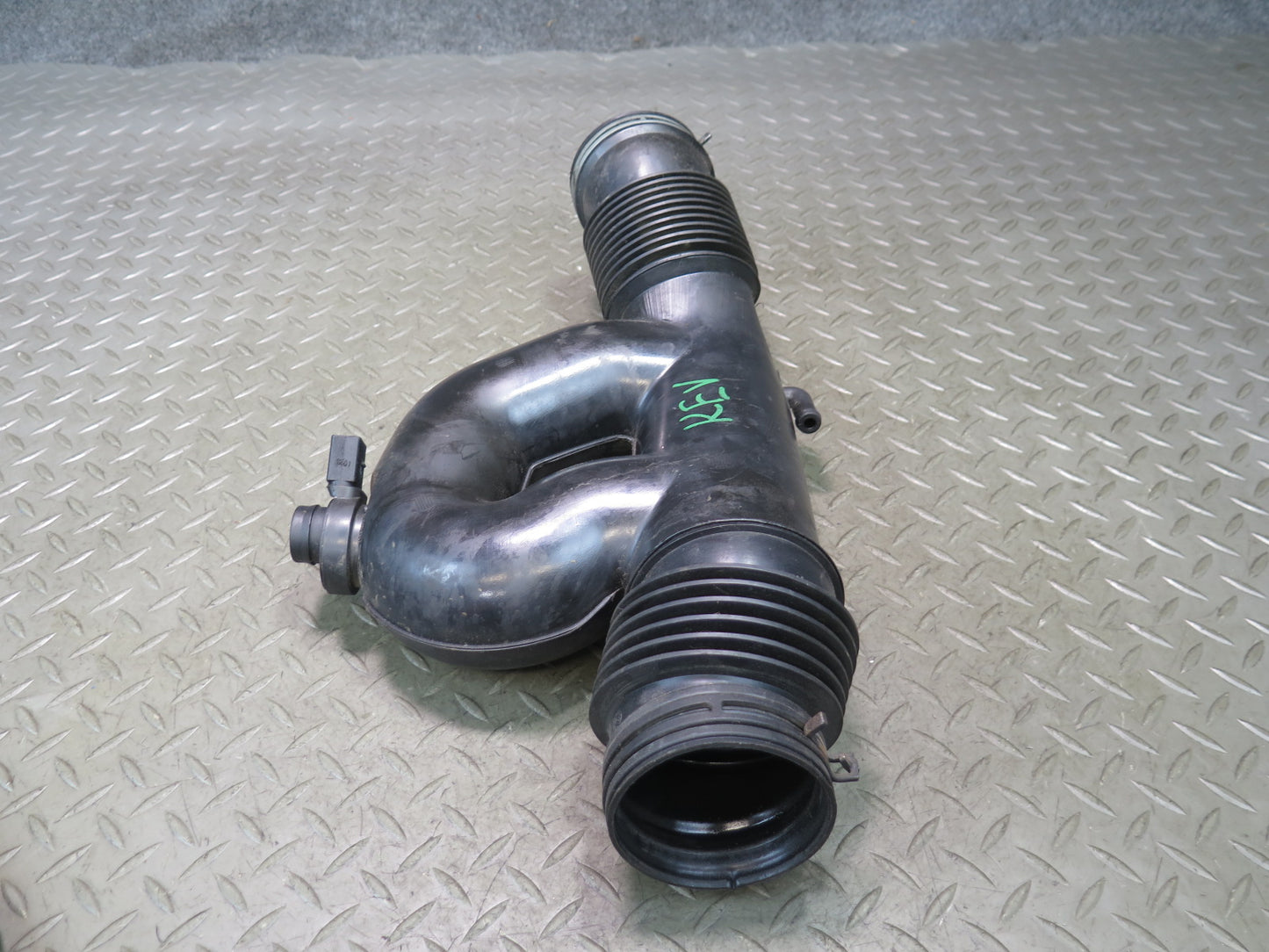 02-03 VW Eurovan T4 2.8 Engine Air Intake Duct Hose Pipe w Sensor 022129627C OEM