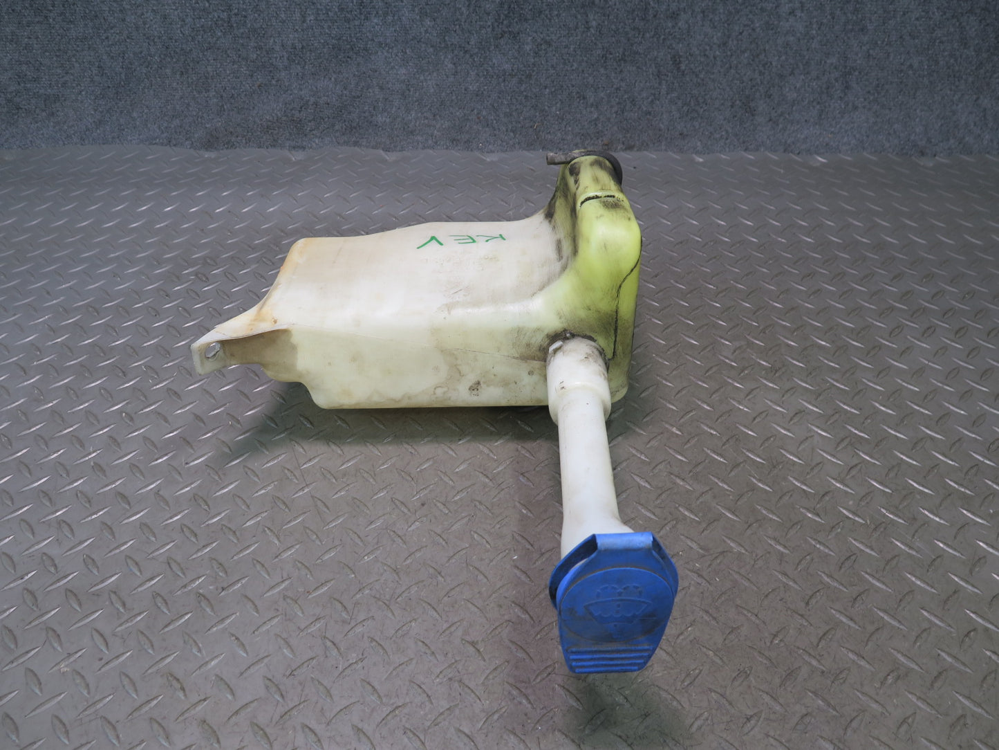 00-03 VW Eurovan T4 Windshield Washer Fluid Reservoir Bottle Tank 701955453B OEM