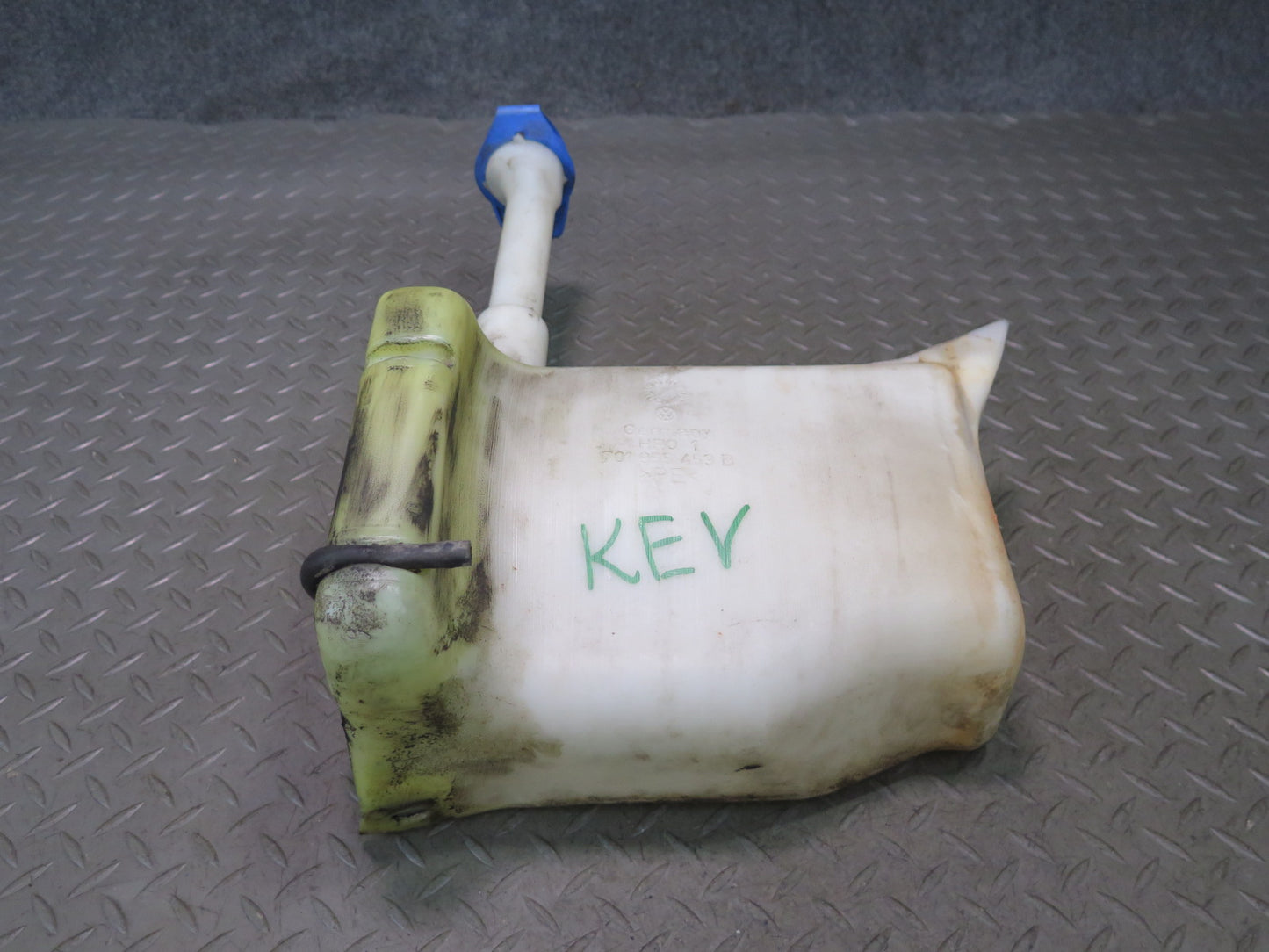 00-03 VW Eurovan T4 Windshield Washer Fluid Reservoir Bottle Tank 701955453B OEM