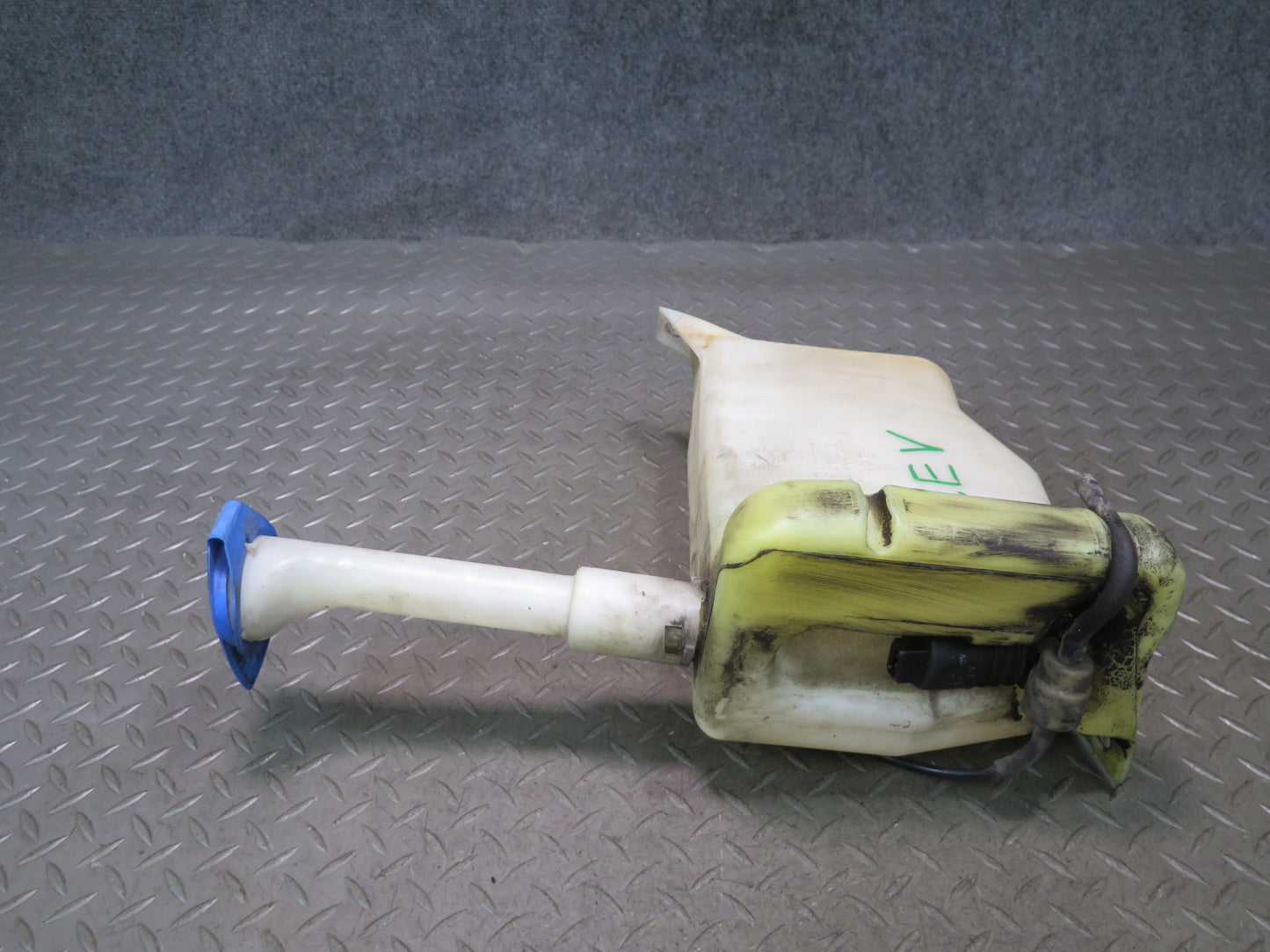 00-03 VW Eurovan T4 Windshield Washer Fluid Reservoir Bottle Tank 701955453B OEM