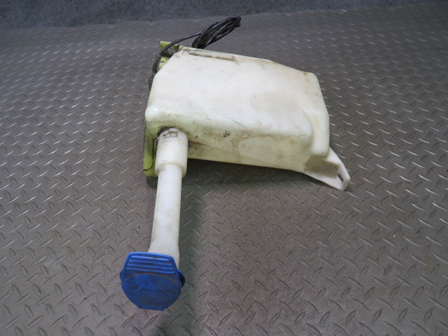00-03 VW Eurovan T4 Windshield Washer Fluid Reservoir Bottle Tank 701955453B OEM
