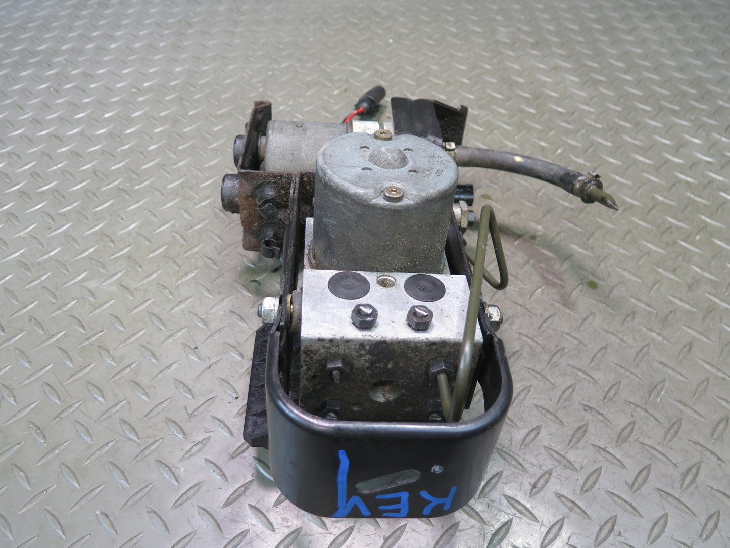 02-03 VW Eurovan T4 2.8L Anti Lock Brake ABS & ESP Pump Module w Bracket OEM
