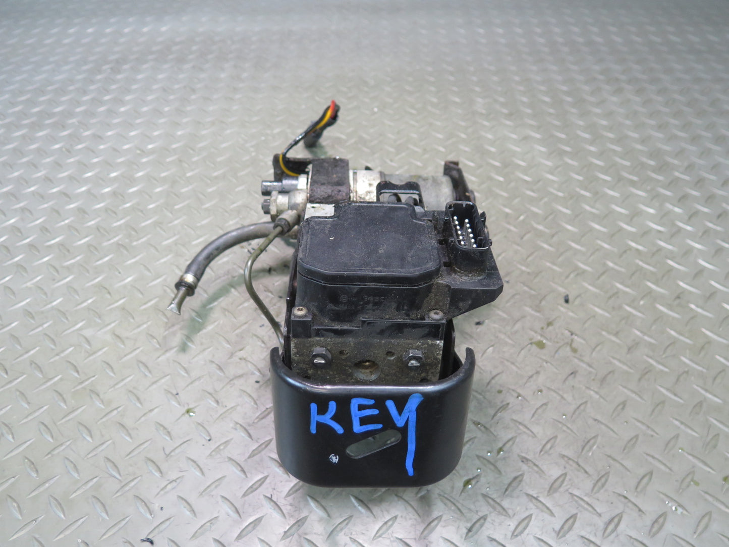 02-03 VW Eurovan T4 2.8L Anti Lock Brake ABS & ESP Pump Module w Bracket OEM