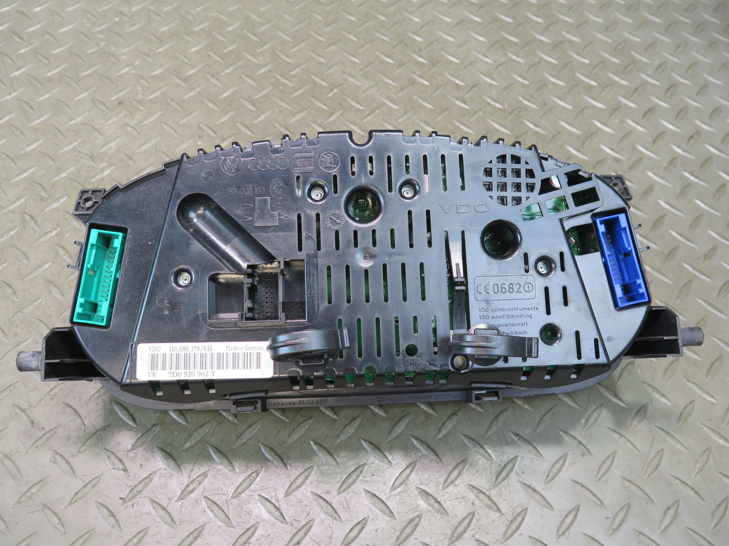 02-03 VW Eurovan T4 Instrument Cluster Gauge Speedometer 7D0920902T OEM