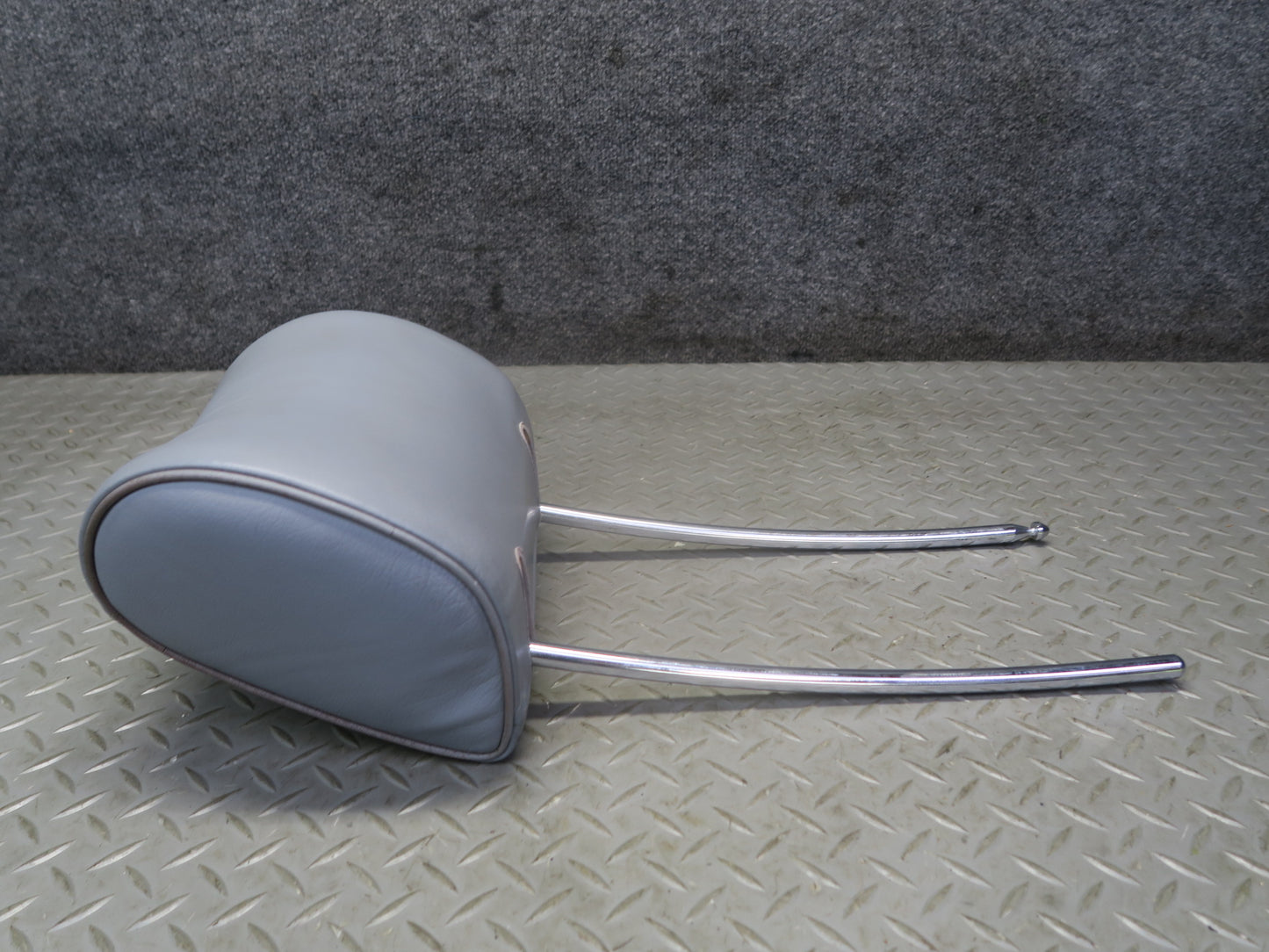 86-91 Mercedes W126 Set of 2 Front Left & Right Leather Headrest Gray OEM