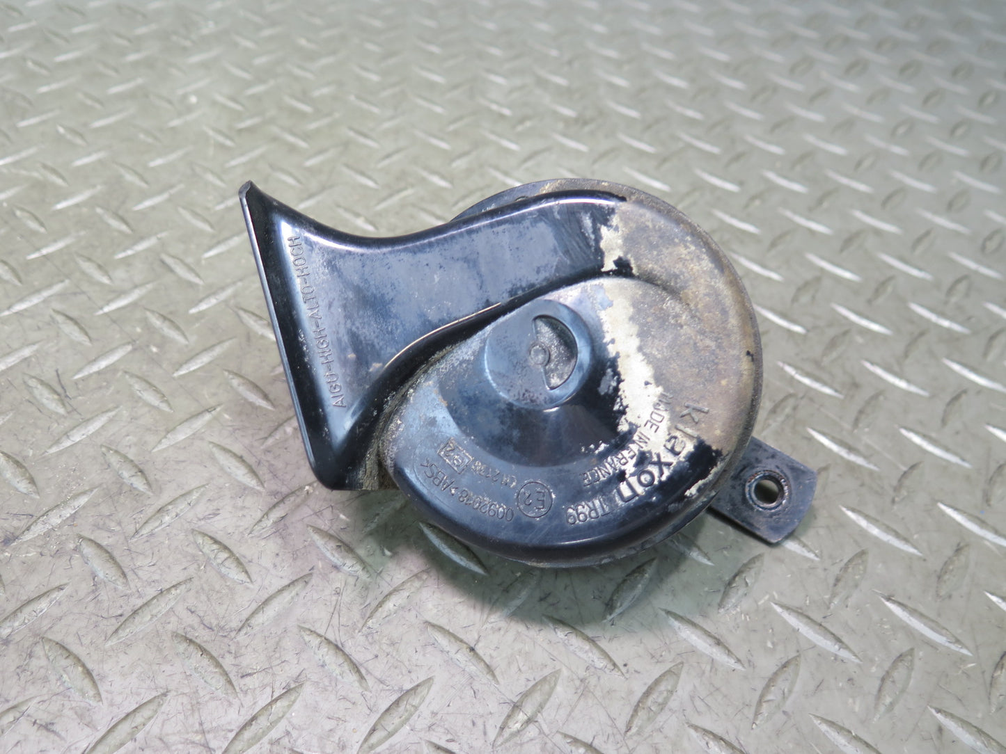99-03 VW Eurovan T4 Set of 2 High & Low Tone Note Pitch Horn Signal OEM