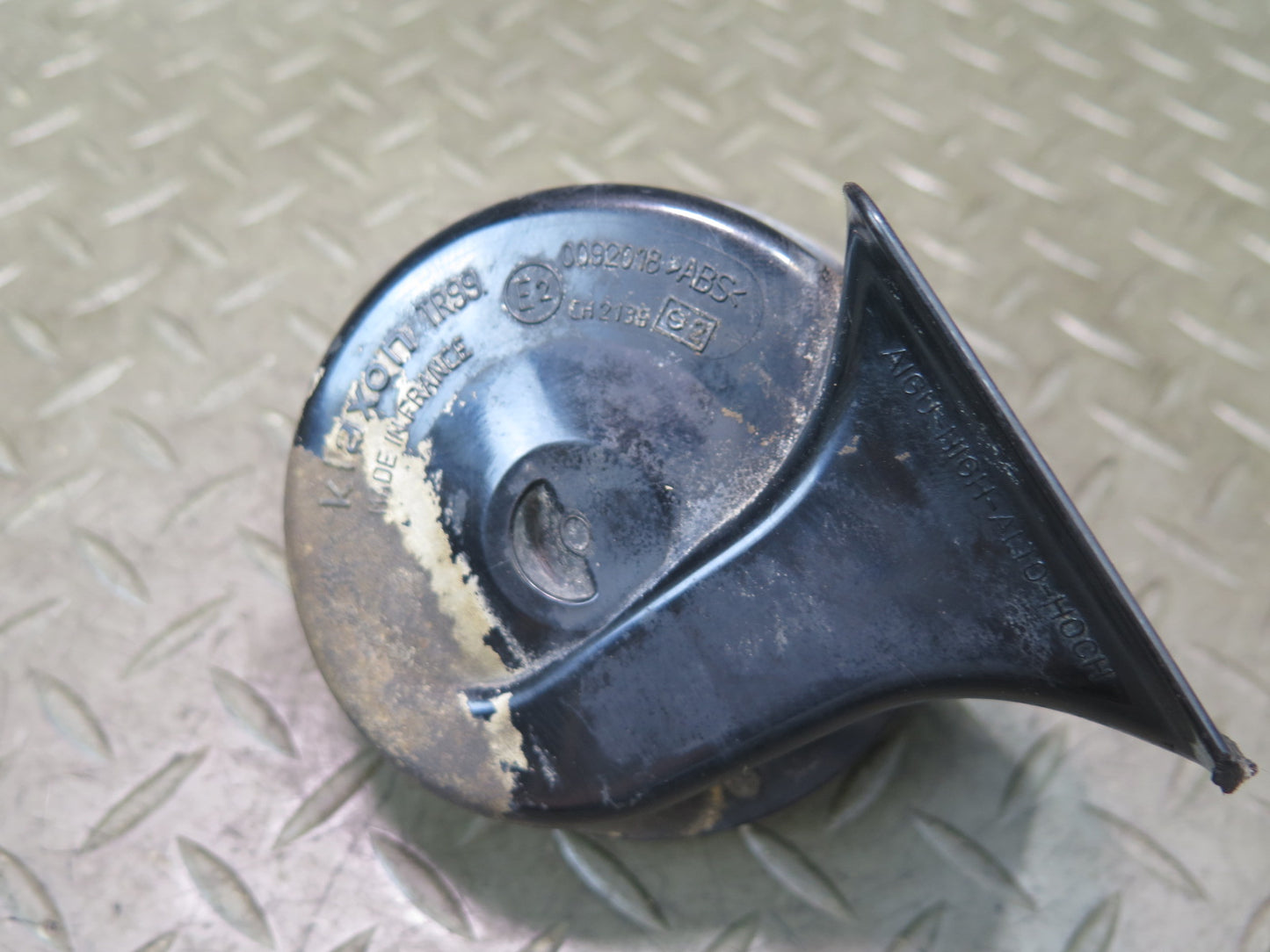 99-03 VW Eurovan T4 Set of 2 High & Low Tone Note Pitch Horn Signal OEM