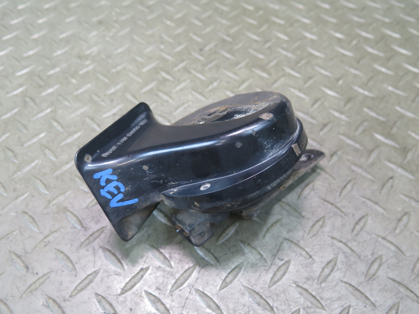 99-03 VW Eurovan T4 Set of 2 High & Low Tone Note Pitch Horn Signal OEM