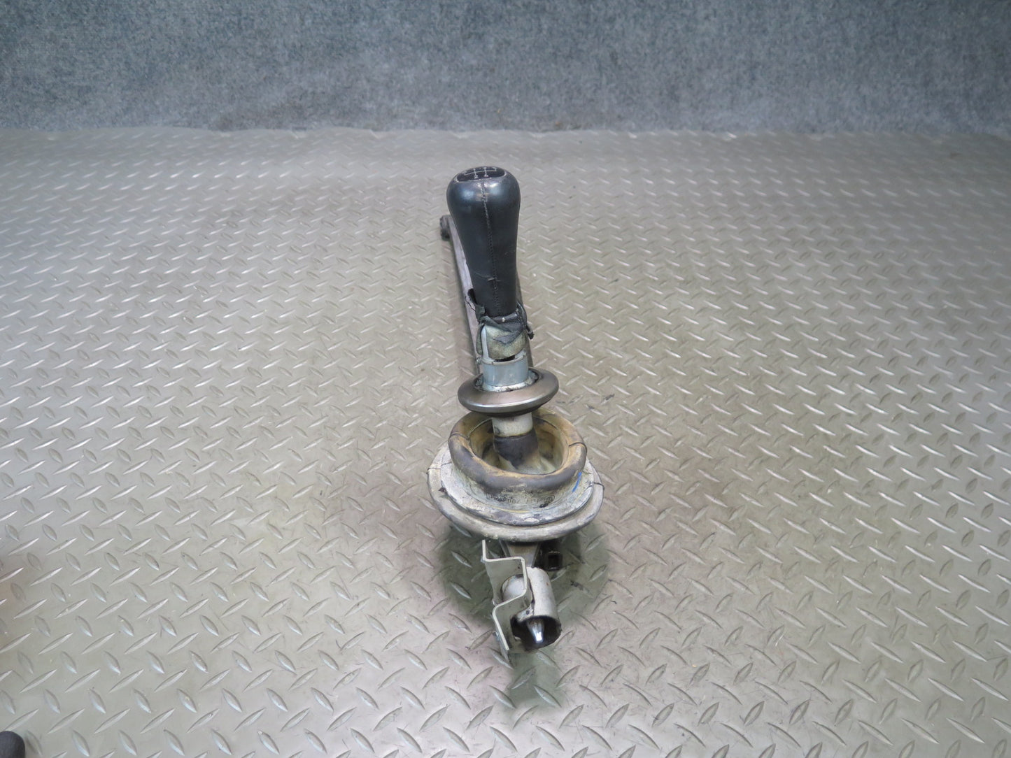 96-99 BMW E36/7 Z3 1.9L M44 M/T Manual Transmission Shifter Knob Assembly OEM