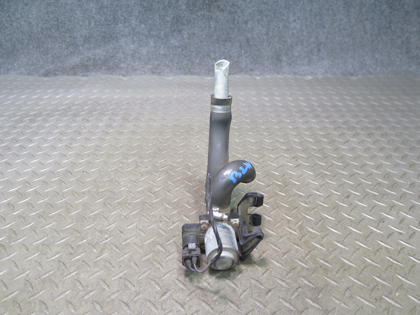 96-02 BMW E36/7 Z3 Heater Control Coolant  Water Valve Pump OEM