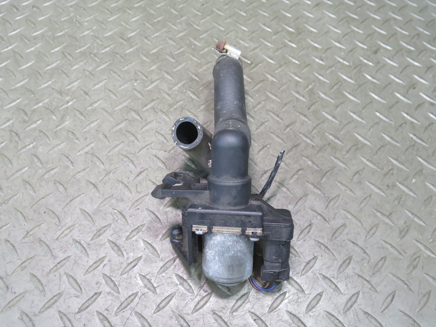 96-02 BMW E36/7 Z3 Heater Control Coolant  Water Valve Pump OEM