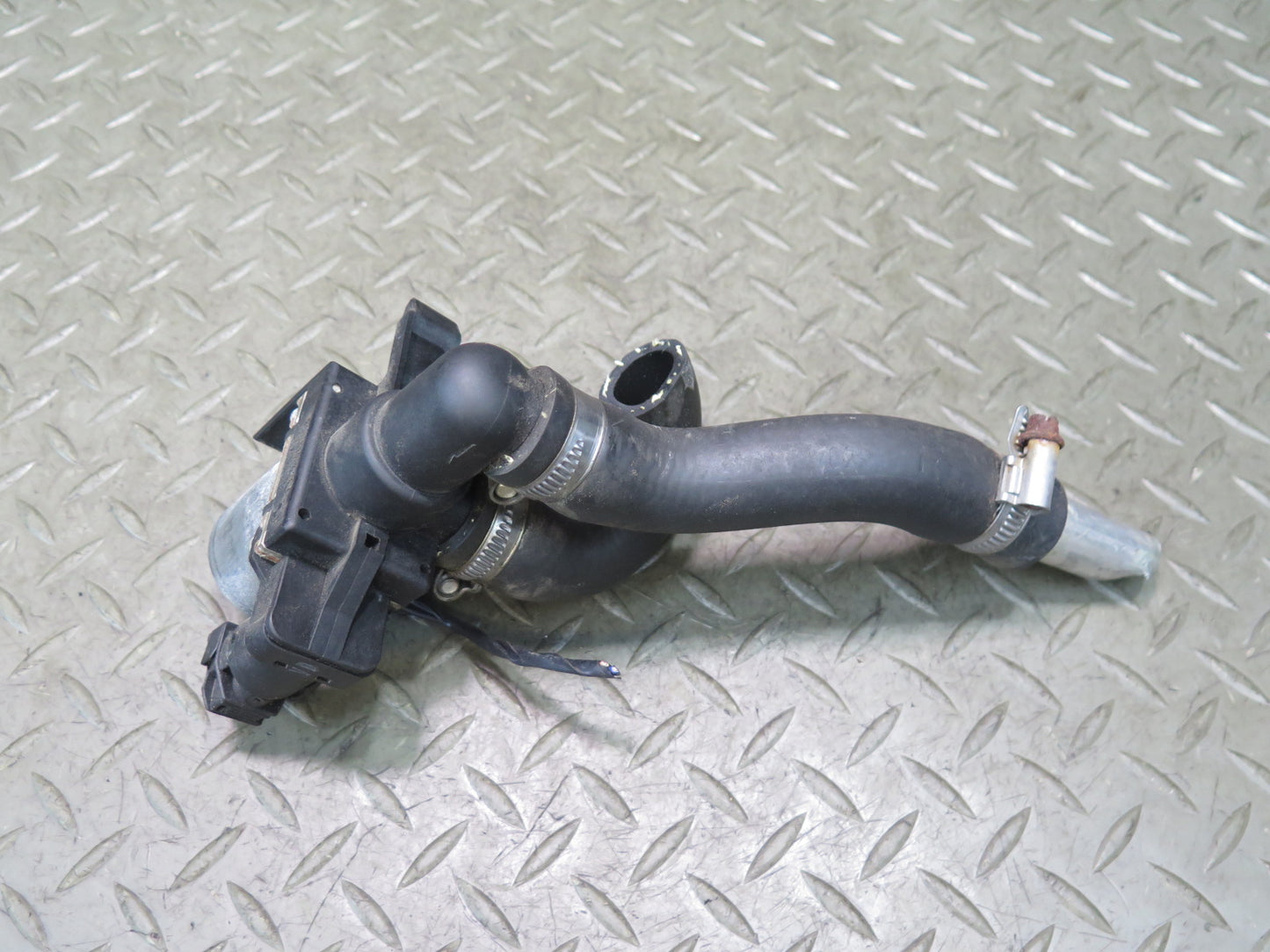 96-02 BMW E36/7 Z3 Heater Control Coolant  Water Valve Pump OEM