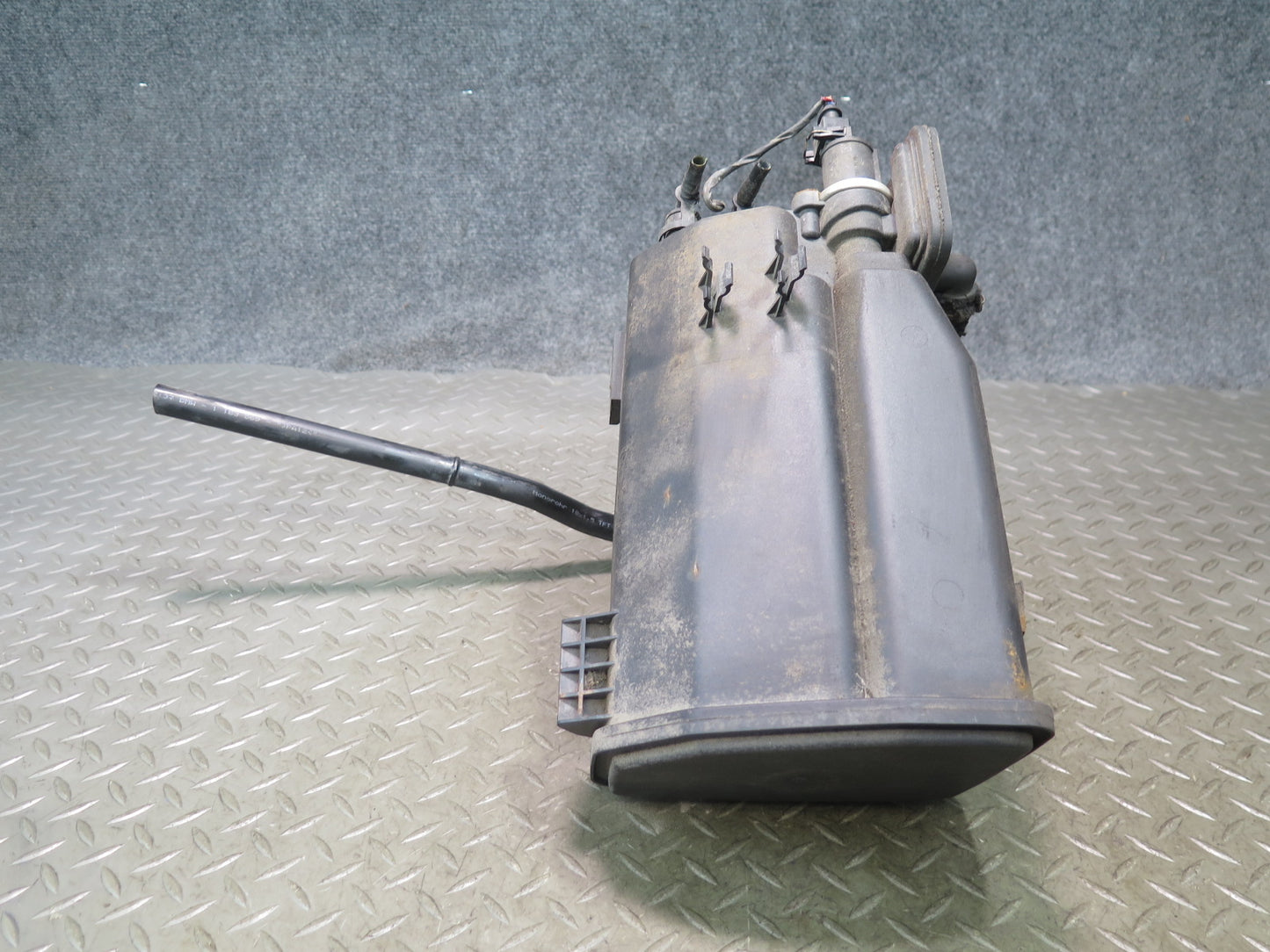 96-02 BMW E36/7 Z3 Fuel Evap Vapor Charcoal Canister 1183568 OEM