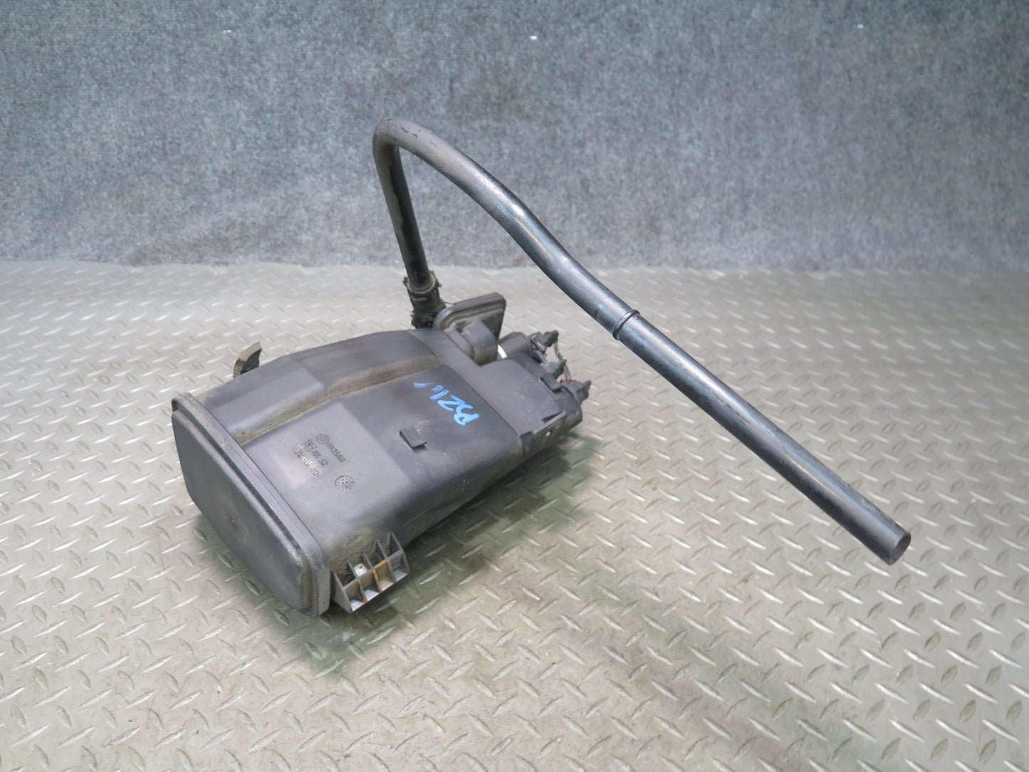 96-02 BMW E36/7 Z3 Fuel Evap Vapor Charcoal Canister 1183568 OEM