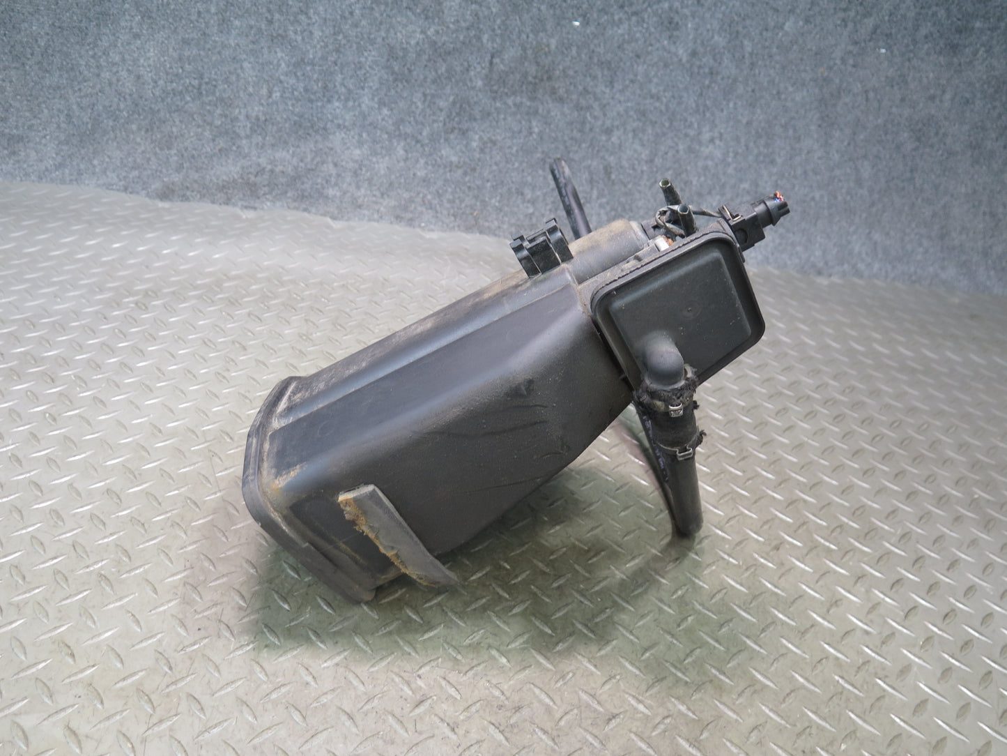 96-02 BMW E36/7 Z3 Fuel Evap Vapor Charcoal Canister 1183568 OEM