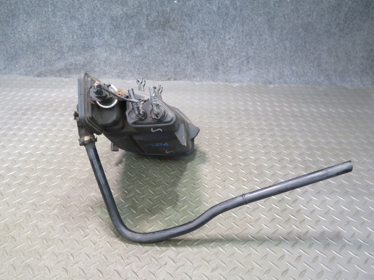 96-02 BMW E36/7 Z3 Fuel Evap Vapor Charcoal Canister 1183568 OEM
