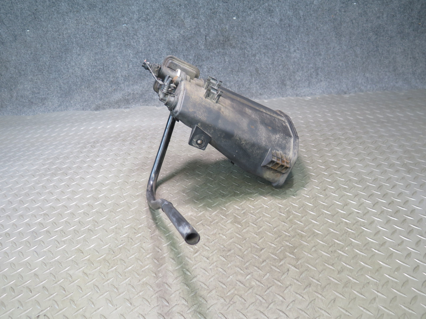 96-02 BMW E36/7 Z3 Fuel Evap Vapor Charcoal Canister 1183568 OEM