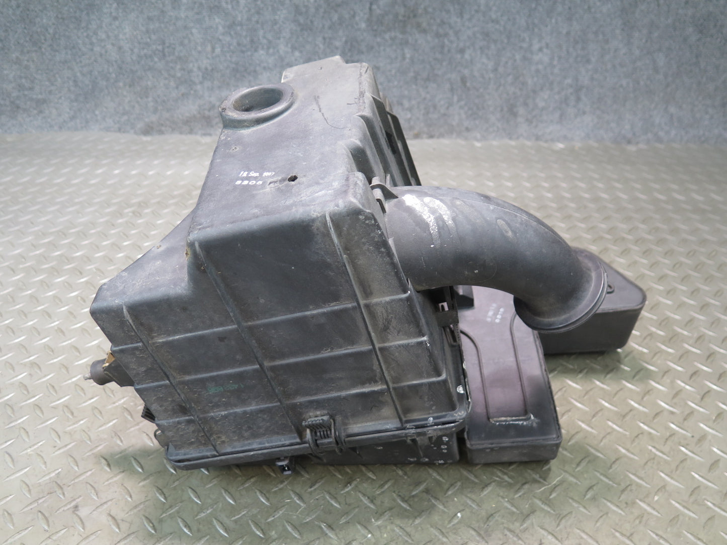 96-99 BMW E36/7 Z3 1.9L M44 Air Intake Cleaner Filter Box w Resonator OEM