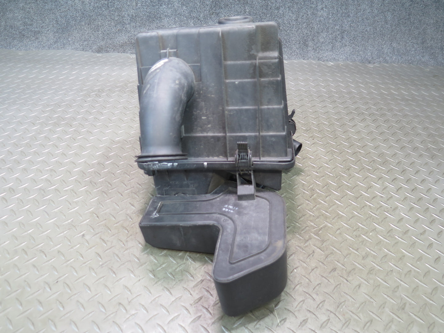 96-99 BMW E36/7 Z3 1.9L M44 Air Intake Cleaner Filter Box w Resonator OEM
