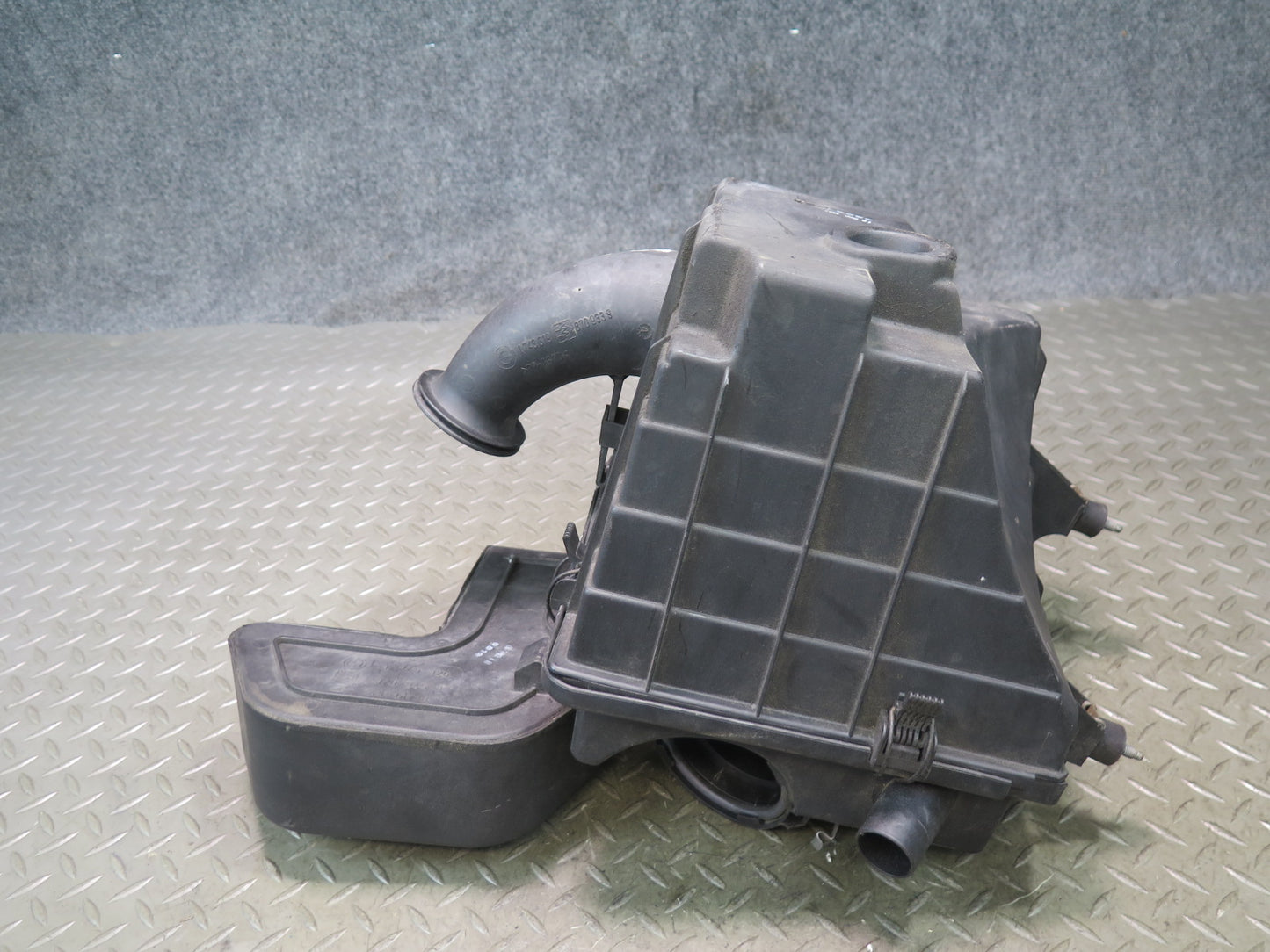 96-99 BMW E36/7 Z3 1.9L M44 Air Intake Cleaner Filter Box w Resonator OEM