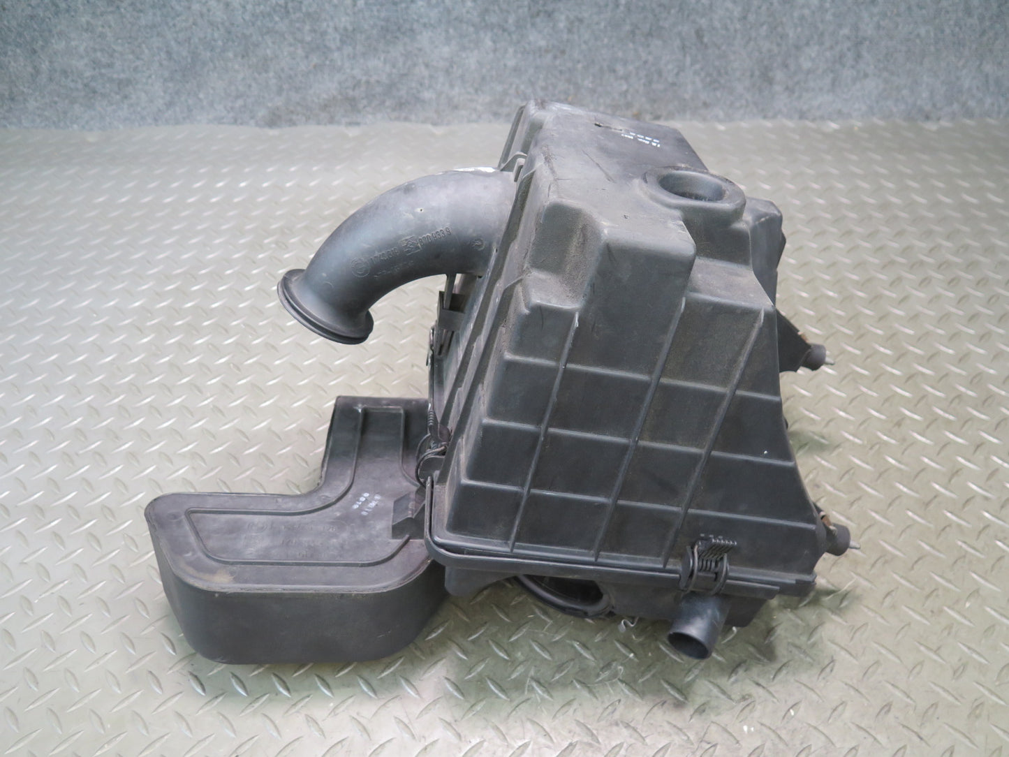 96-99 BMW E36/7 Z3 1.9L M44 Air Intake Cleaner Filter Box w Resonator OEM