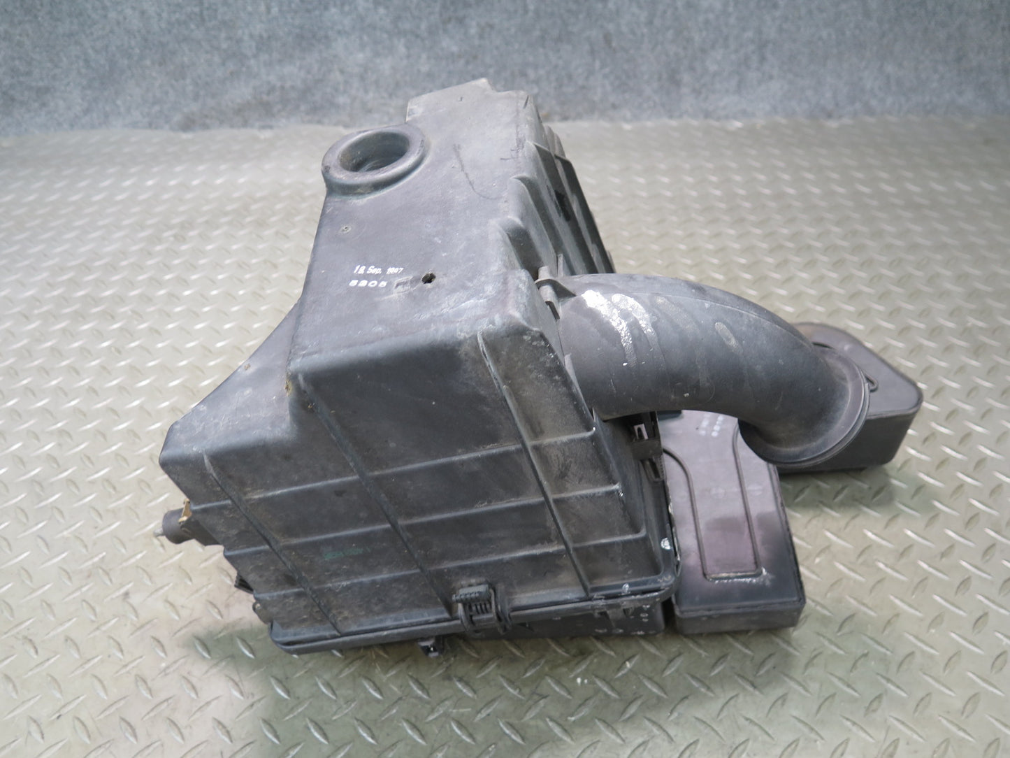 96-99 BMW E36/7 Z3 1.9L M44 Air Intake Cleaner Filter Box w Resonator OEM