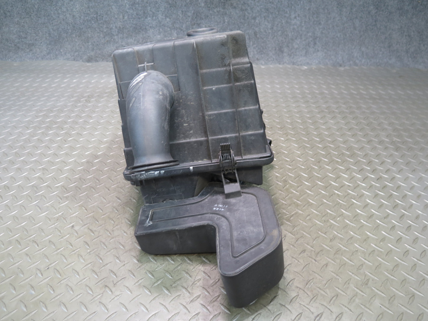 96-99 BMW E36/7 Z3 1.9L M44 Air Intake Cleaner Filter Box w Resonator OEM