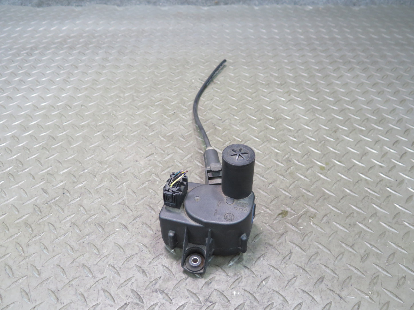 96-02 BMW E36/7 Z3 Cruise Control Actuator w Motor 8360069 OEM