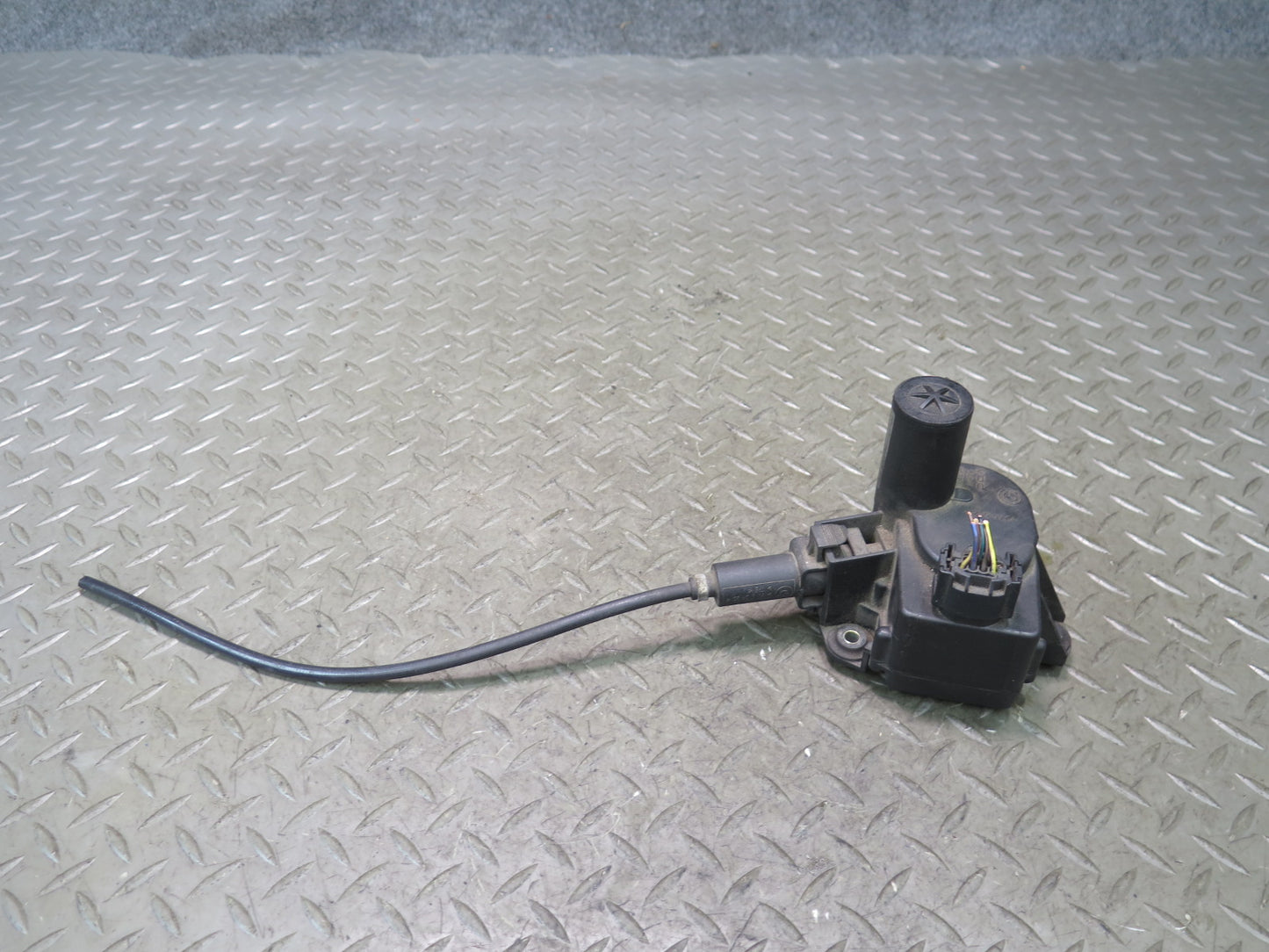 96-02 BMW E36/7 Z3 Cruise Control Actuator w Motor 8360069 OEM