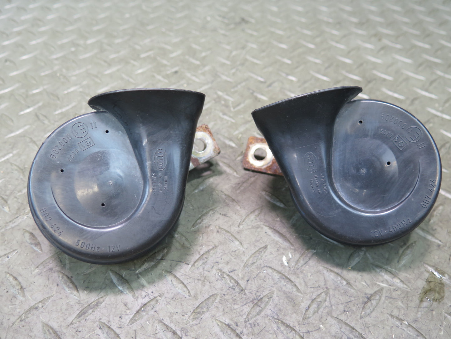 96-02 BMW E36/7 Z3 High & Low Tone Note Pitch Horn Signal Set of 2