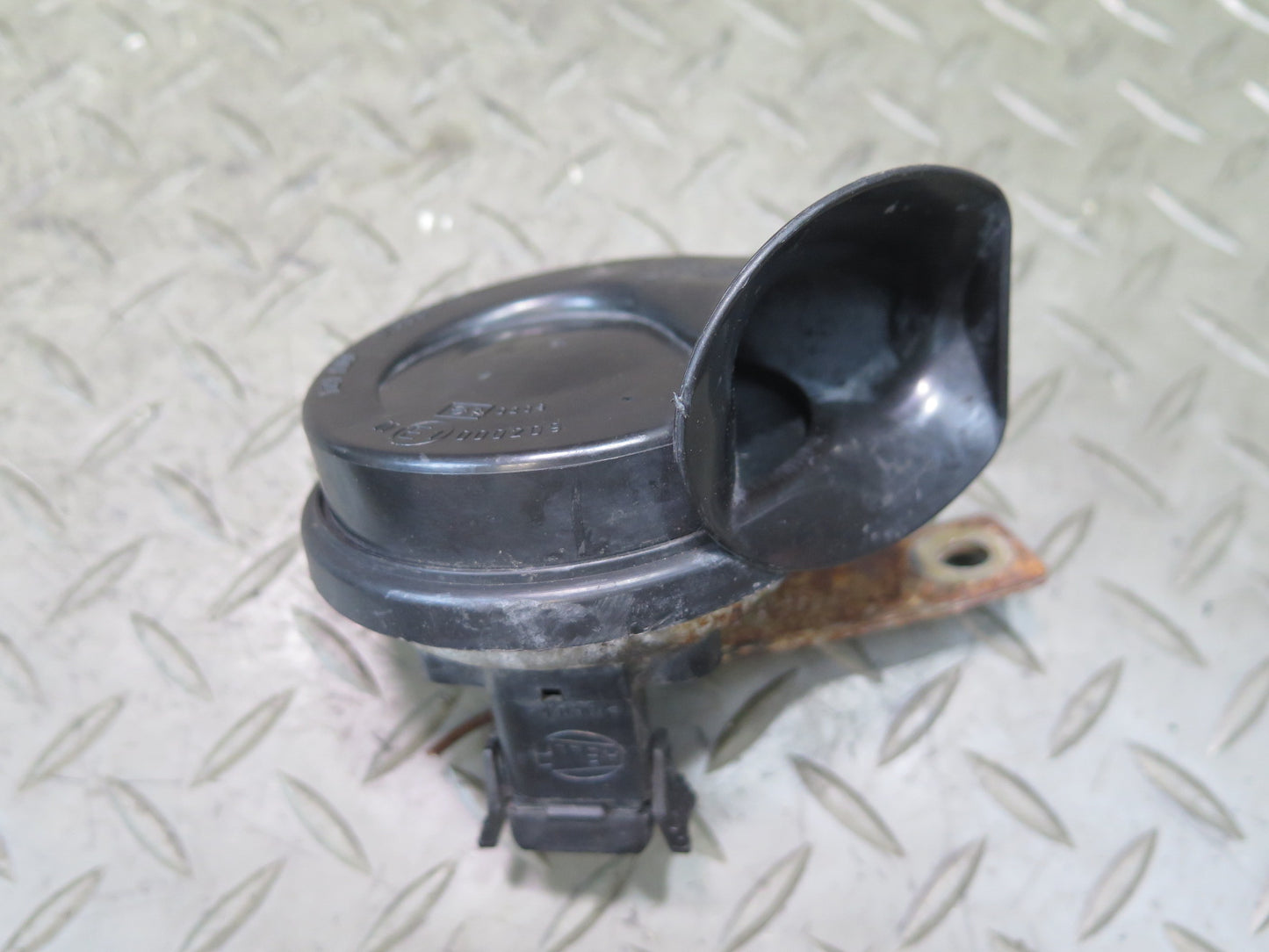 96-02 BMW E36/7 Z3 High & Low Tone Note Pitch Horn Signal Set of 2