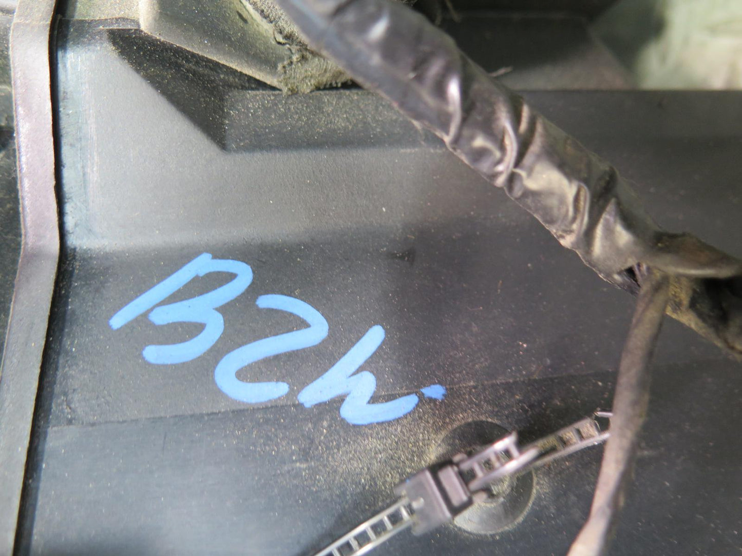 1998 BMW E36/7 Z3 1.9L M44 Under Hood Junction Relay Fuse Box w Wiring OEM