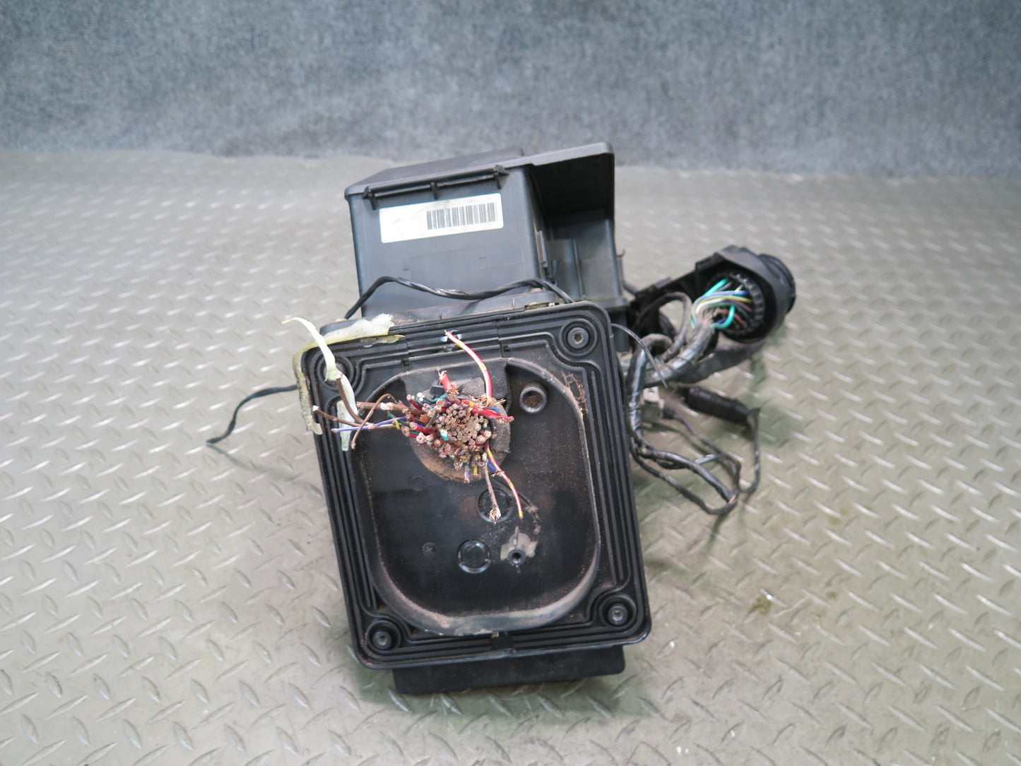 1998 BMW E36/7 Z3 1.9L M44 Under Hood Junction Relay Fuse Box w Wiring OEM
