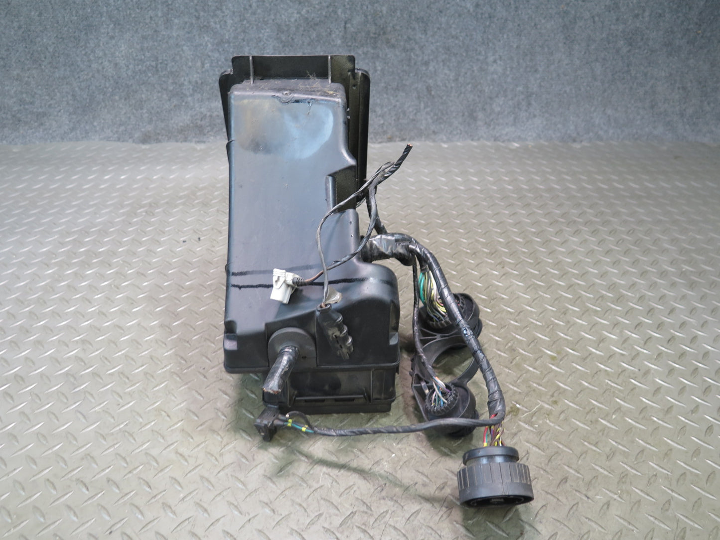 1998 BMW E36/7 Z3 1.9L M44 Under Hood Junction Relay Fuse Box w Wiring OEM
